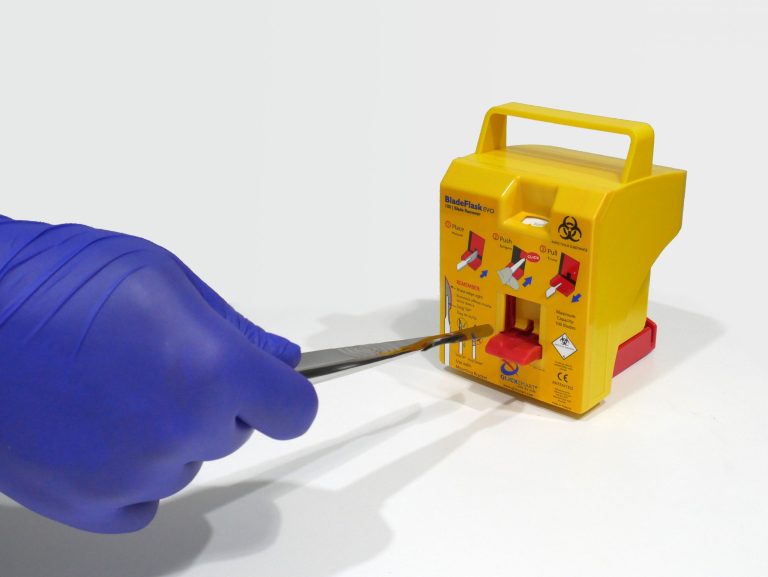 Qlicksmart BladeFlask EVO scalpelmesverwijderaar